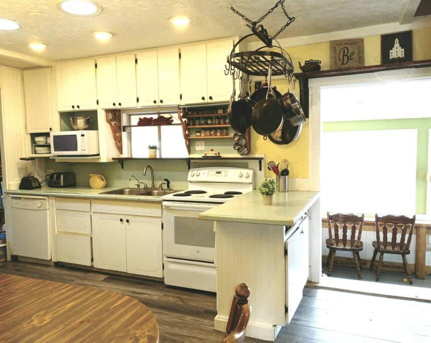The Goulding Cottage And Farm - 4 Beds, 3 Baths Henrieville Bagian luar foto