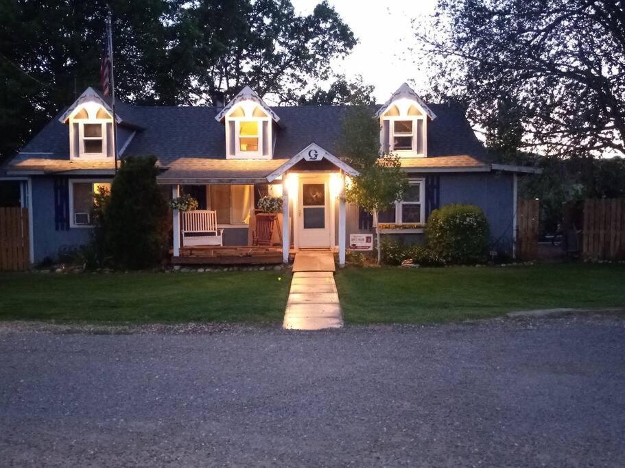 The Goulding Cottage And Farm - 4 Beds, 3 Baths Henrieville Bagian luar foto